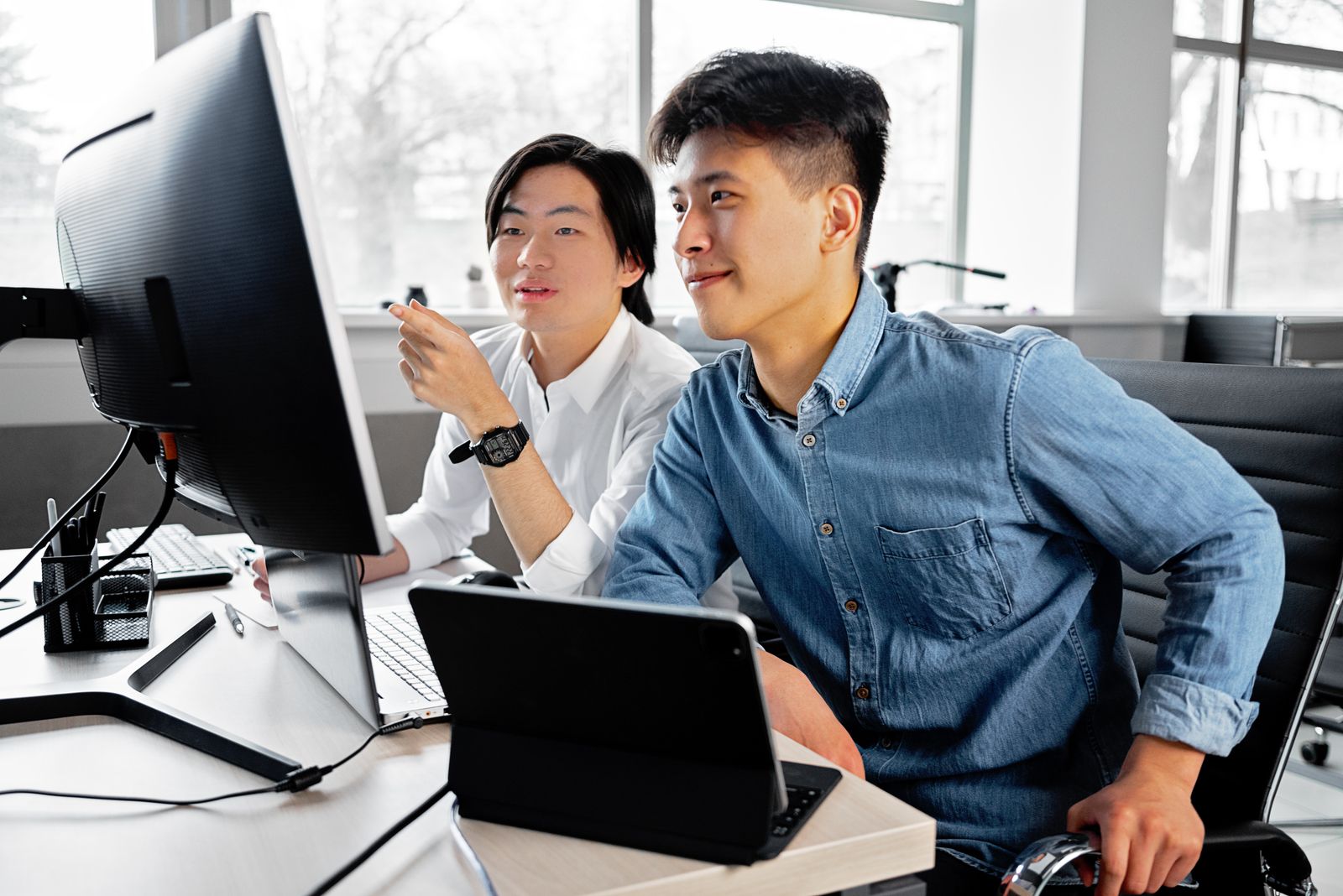 Team monitoring connected systems on screen.